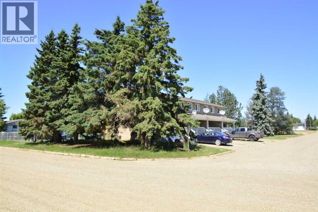 4906-4914 49 Street Property Photo 3