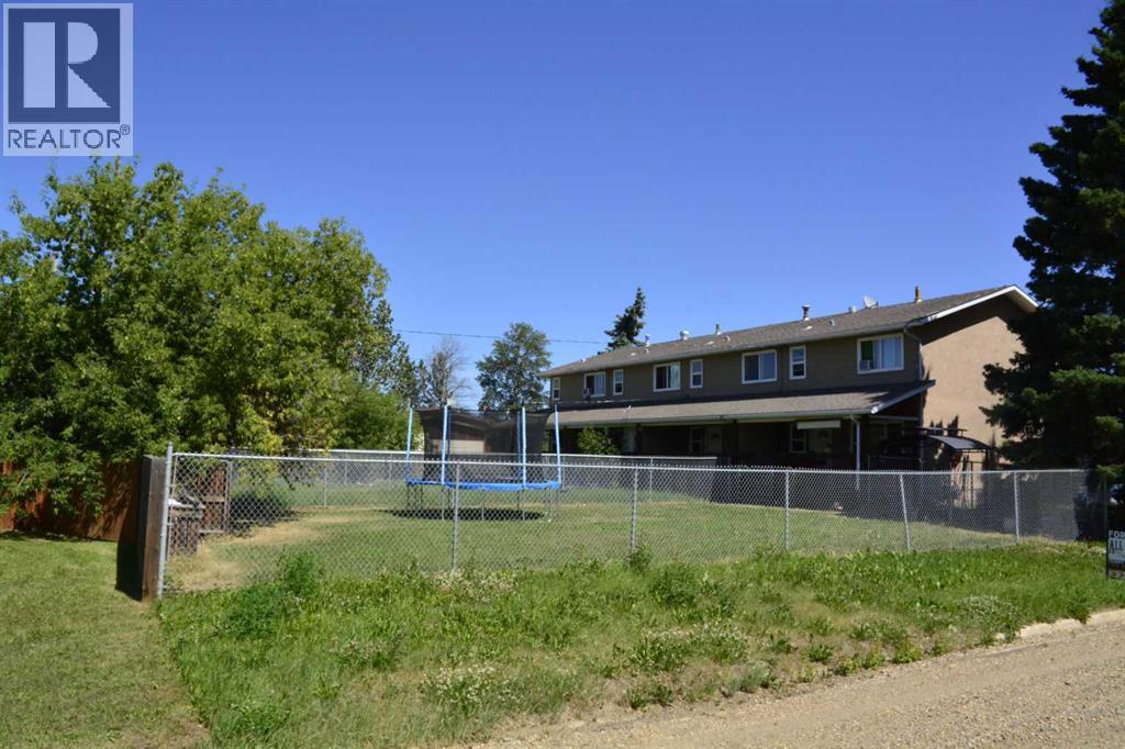 4906-4914 49 Street Property Photo 4