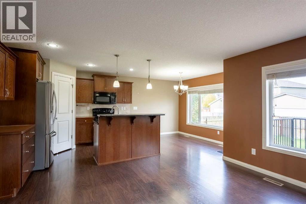 17 Coalbanks Link W Property Photo 4