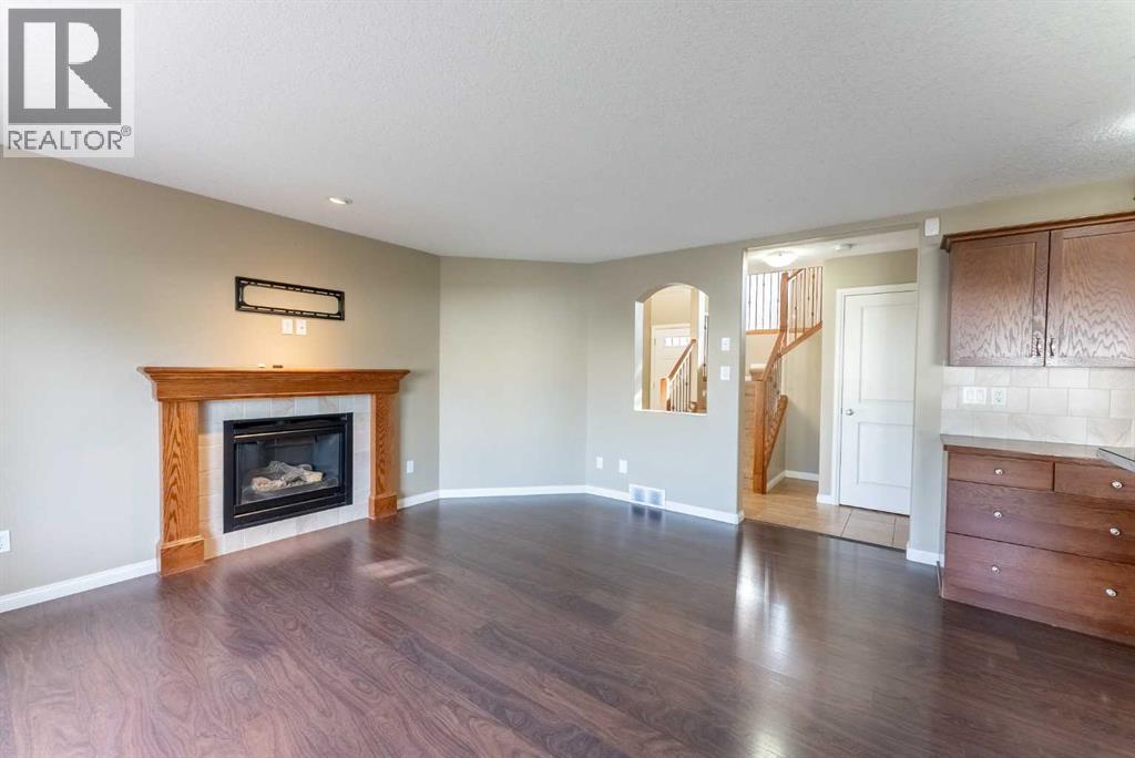 17 Coalbanks Link W Property Photo 5