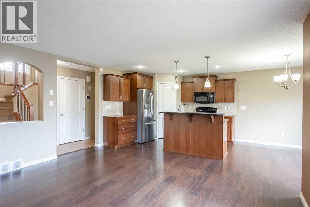 17 Coalbanks Link W Property Photo 8