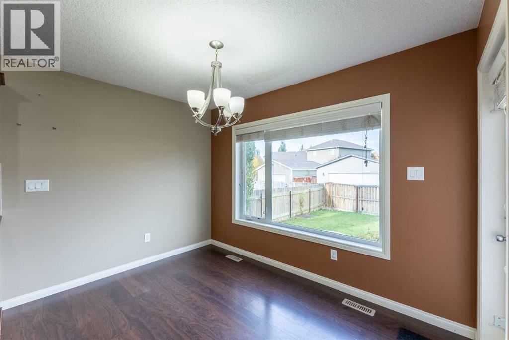 17 Coalbanks Link W Property Photo 10