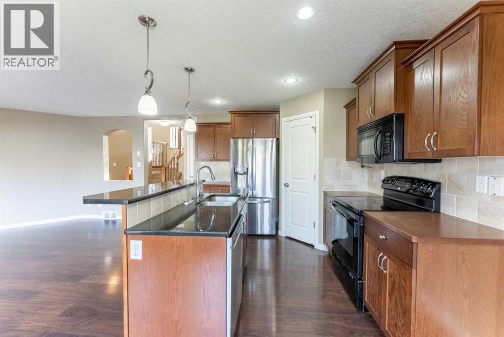 17 Coalbanks Link W Property Photo 11