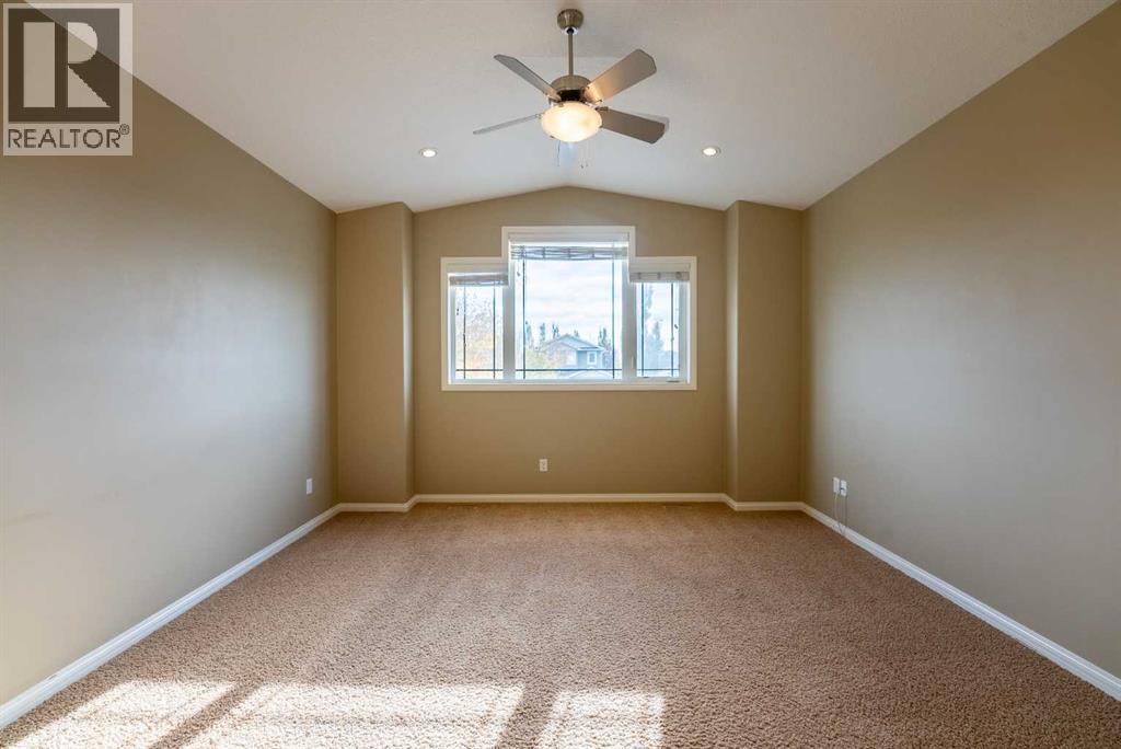 17 Coalbanks Link W Property Photo 17