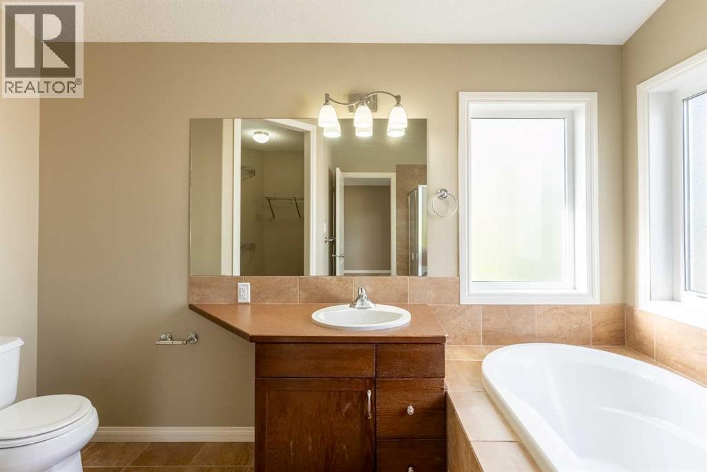 17 Coalbanks Link W Property Photo 27
