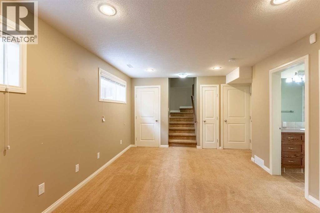 17 Coalbanks Link W Property Photo 29