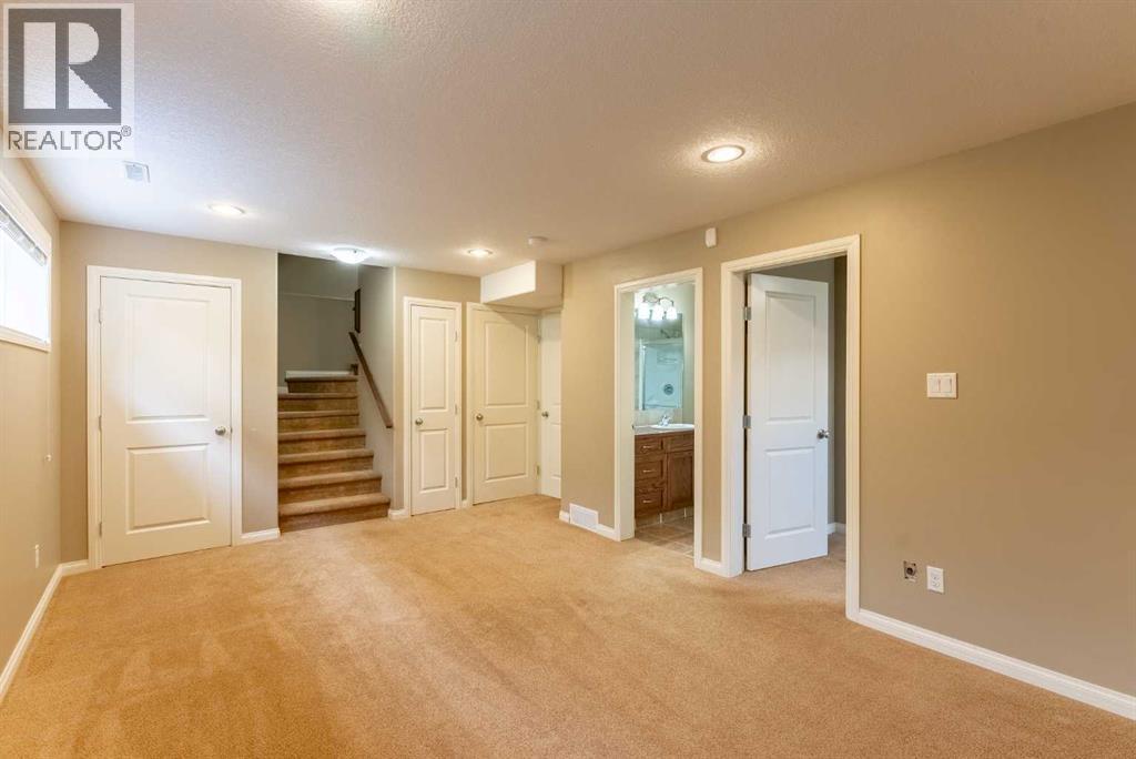 17 Coalbanks Link W Property Photo 30
