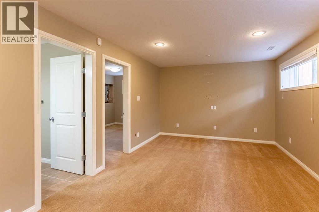 17 Coalbanks Link W Property Photo 31