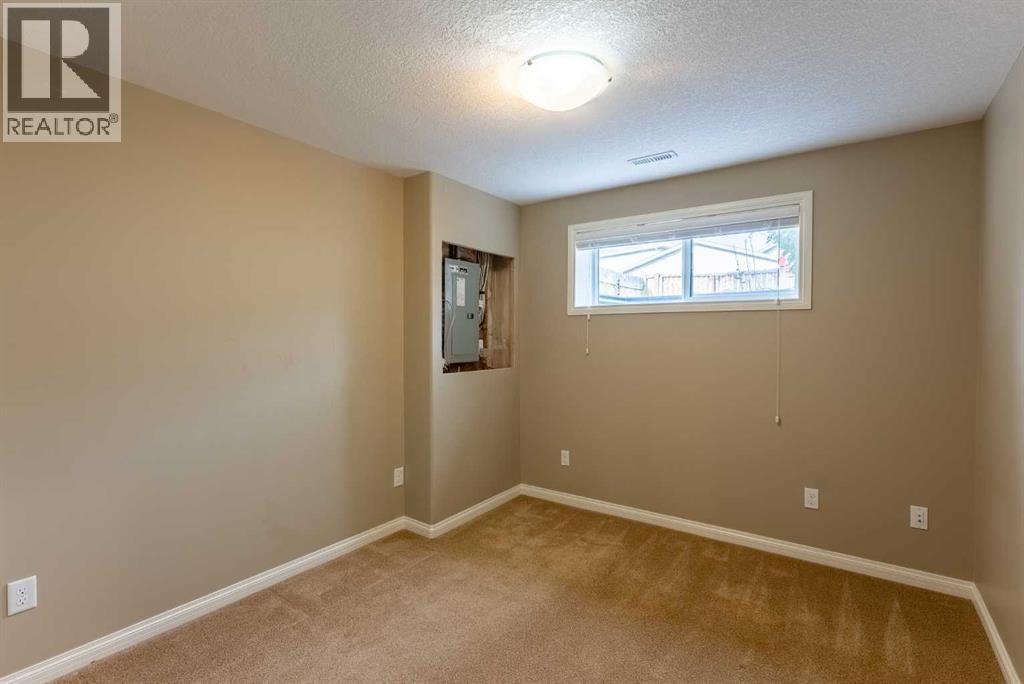 17 Coalbanks Link W Property Photo 32