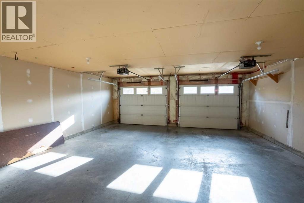 17 Coalbanks Link W Property Photo 35