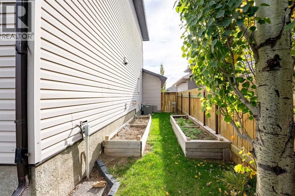 17 Coalbanks Link W Property Photo 43
