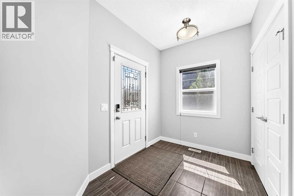 325 Evanspark Gardens Nw Property Photo 4