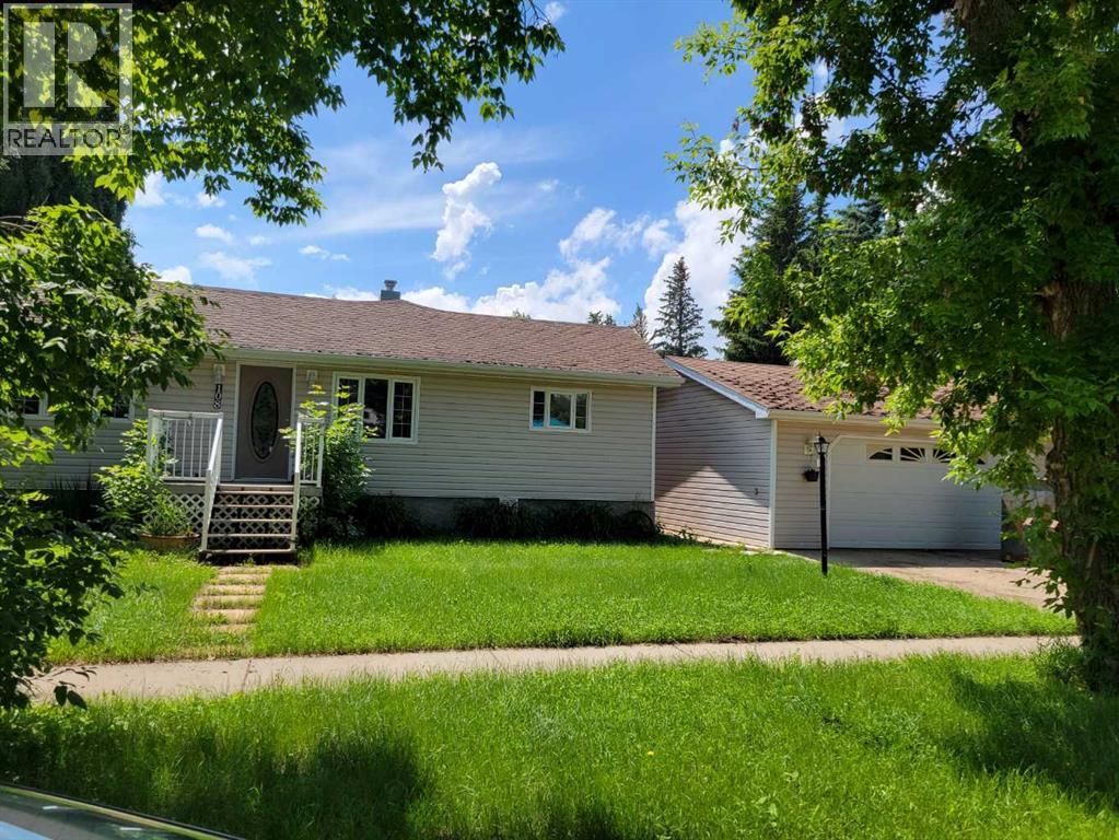 108 2 Avenue W Property Photo 2