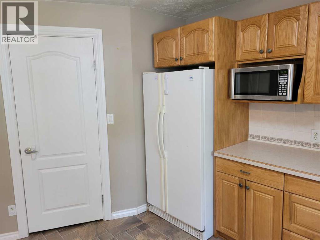 108 2 Avenue W Property Photo 6