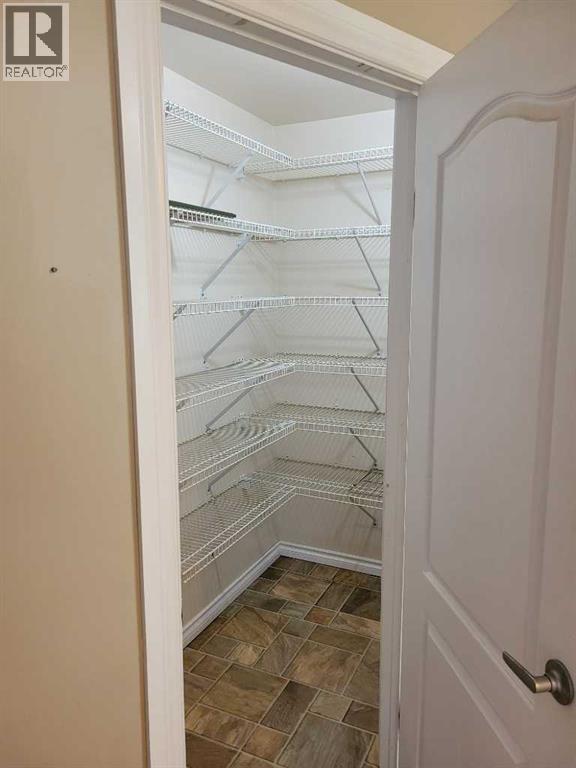 108 2 Avenue W Property Photo 7