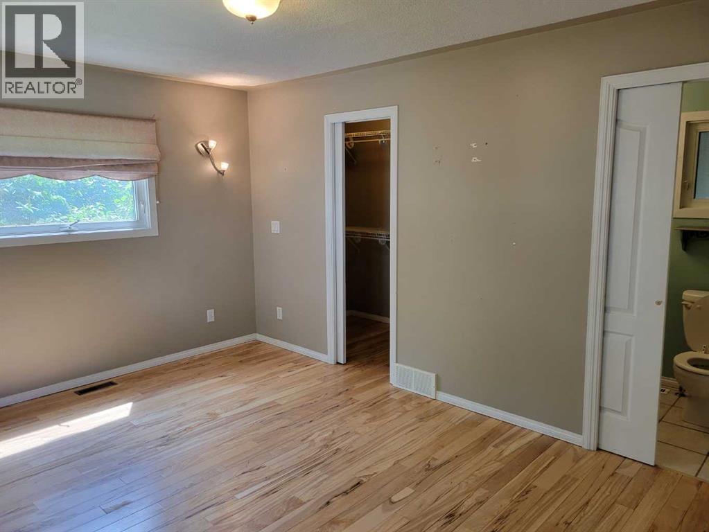 108 2 Avenue W Property Photo 8