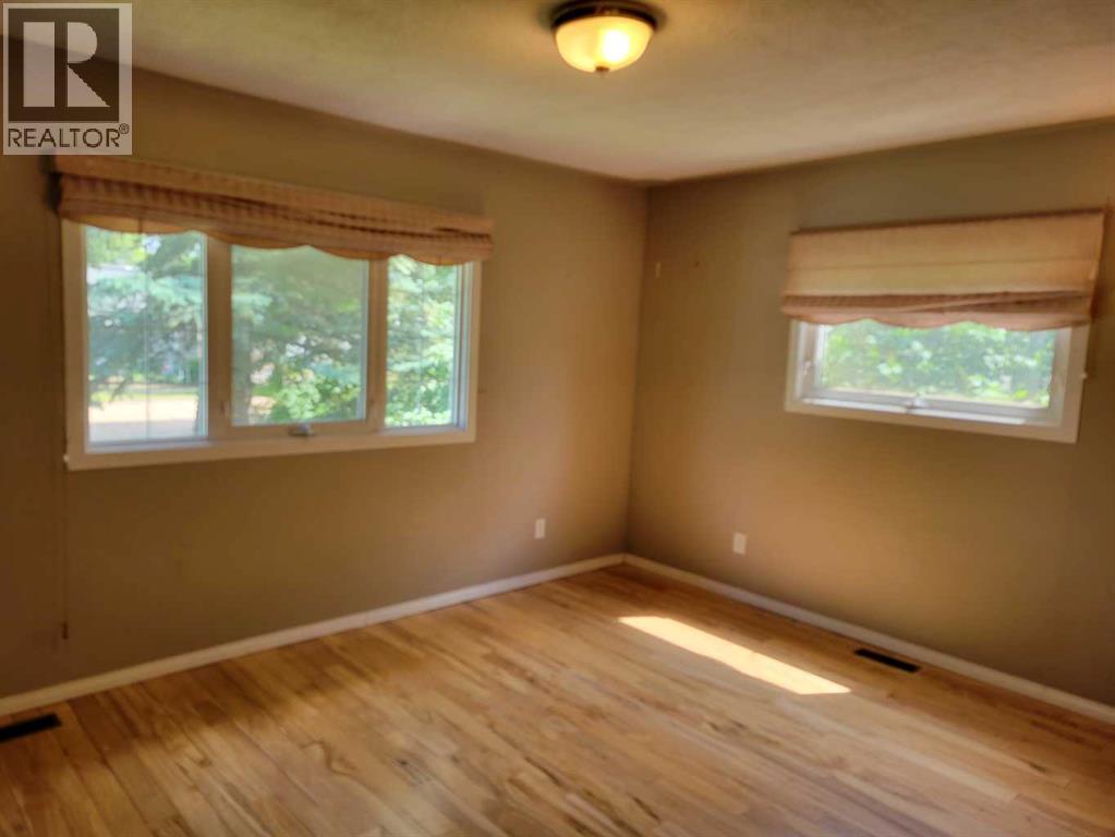 108 2 Avenue W Property Photo 9