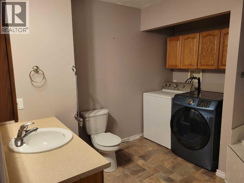 108 2 Avenue W Property Photo 13