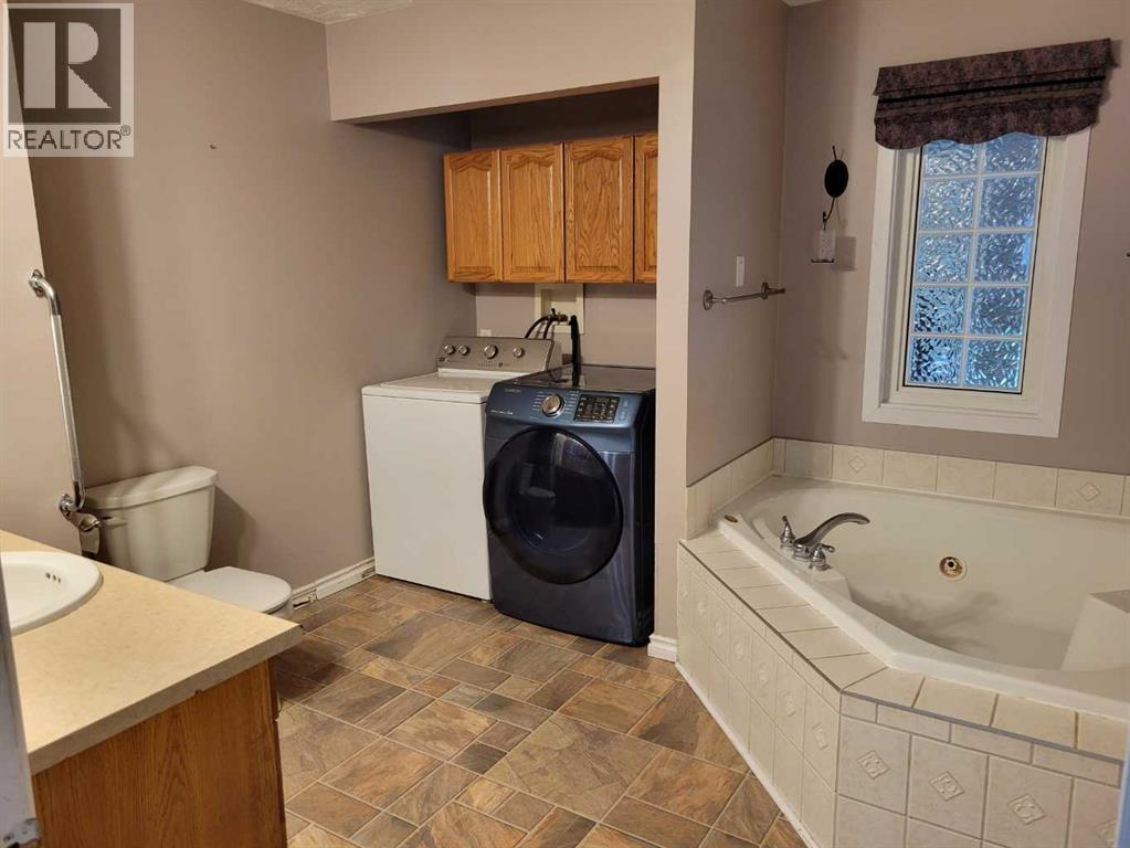 108 2 Avenue W Property Photo 15
