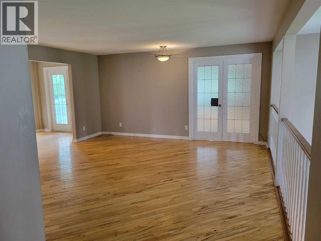 108 2 Avenue W Property Photo 16