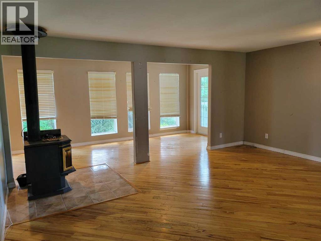 108 2 Avenue W Property Photo 17