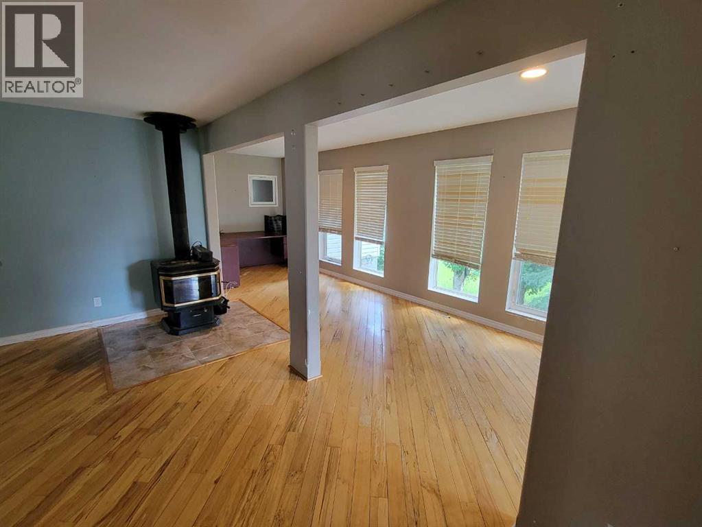 108 2 Avenue W Property Photo 18