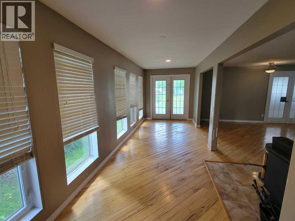 108 2 Avenue W Property Photo 19
