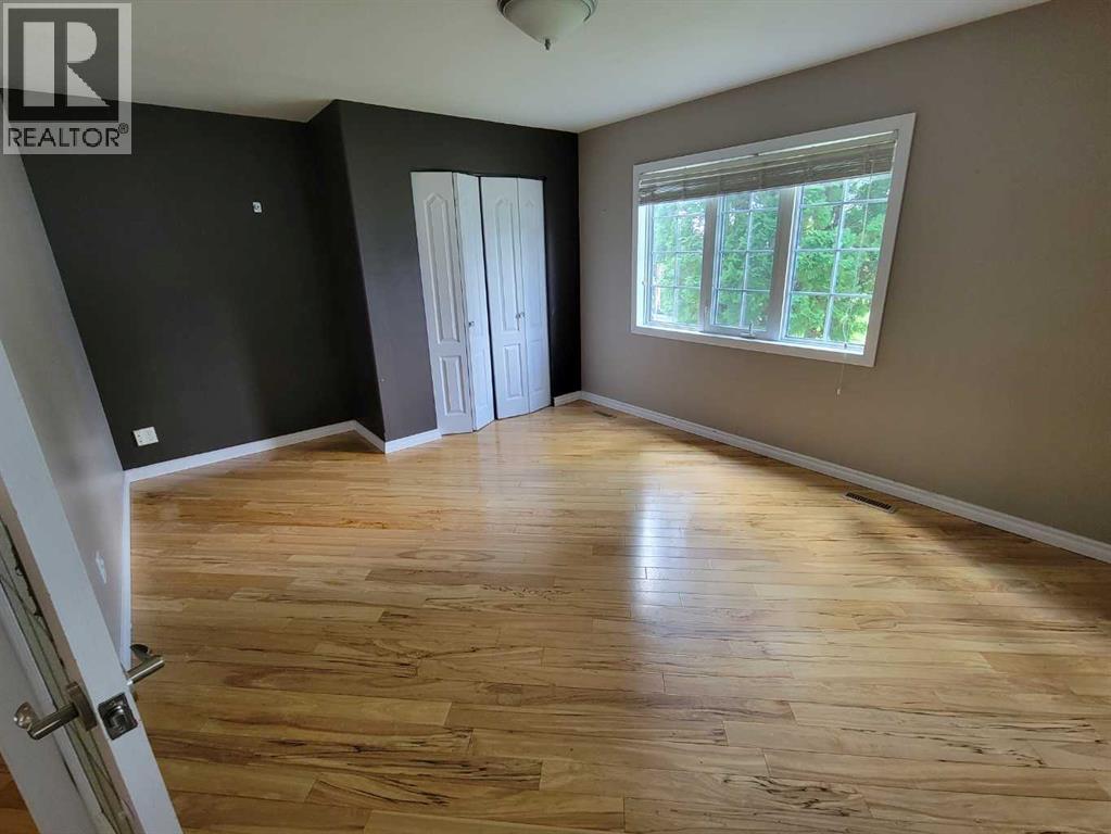 108 2 Avenue W Property Photo 22