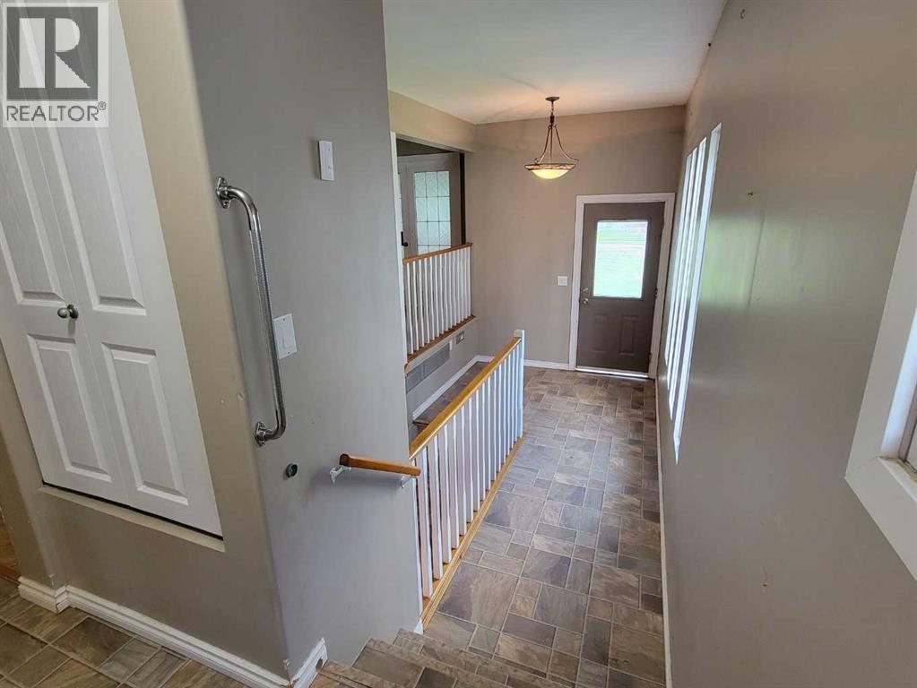 108 2 Avenue W Property Photo 23