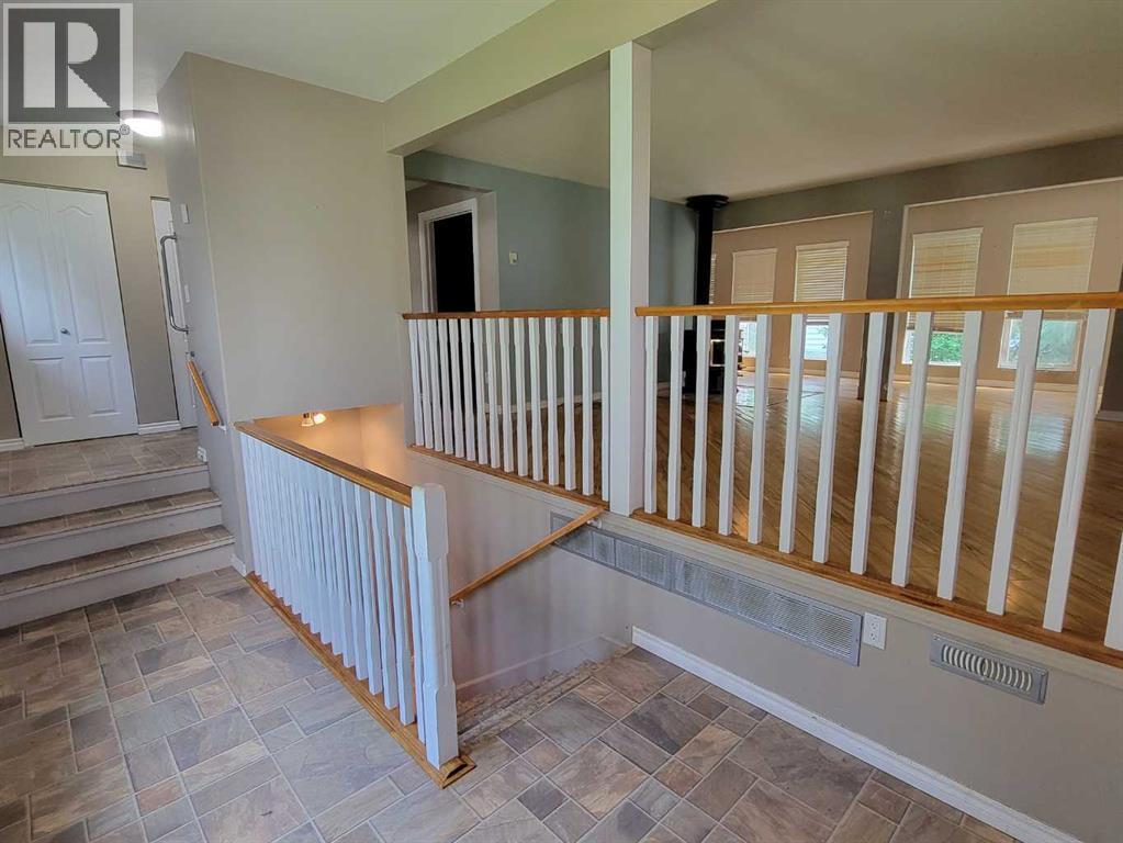 108 2 Avenue W Property Photo 24