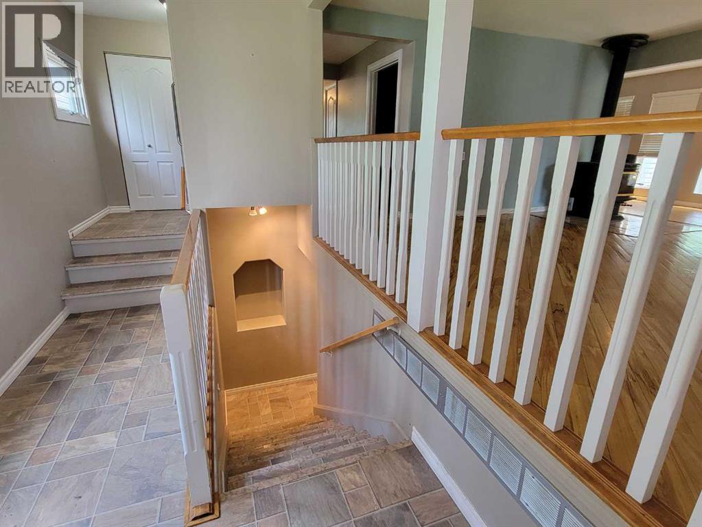 108 2 Avenue W Property Photo 25