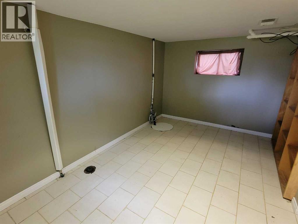 108 2 Avenue W Property Photo 32