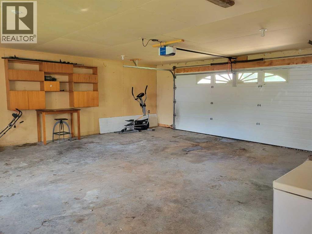 108 2 Avenue W Property Photo 40