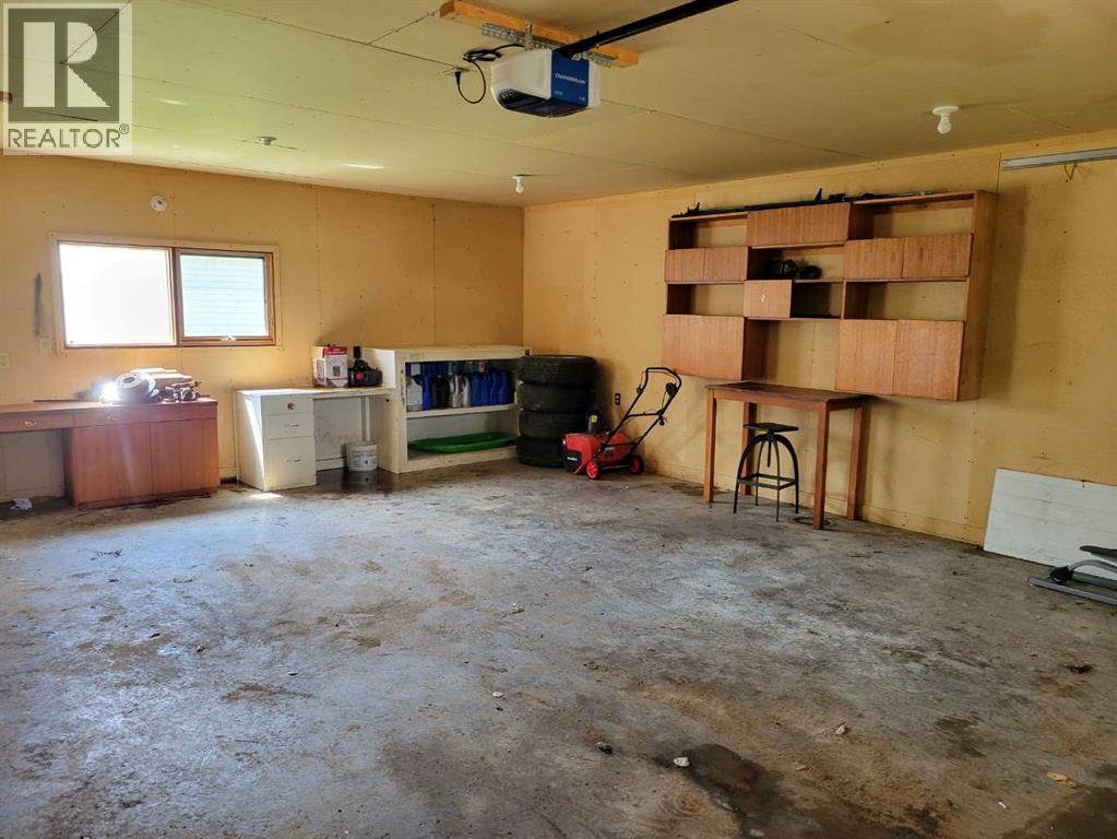 108 2 Avenue W Property Photo 41