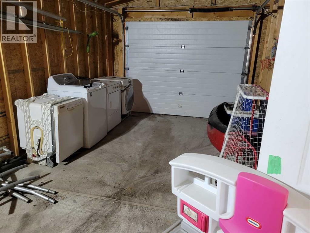 108 2 Avenue W Property Photo 43