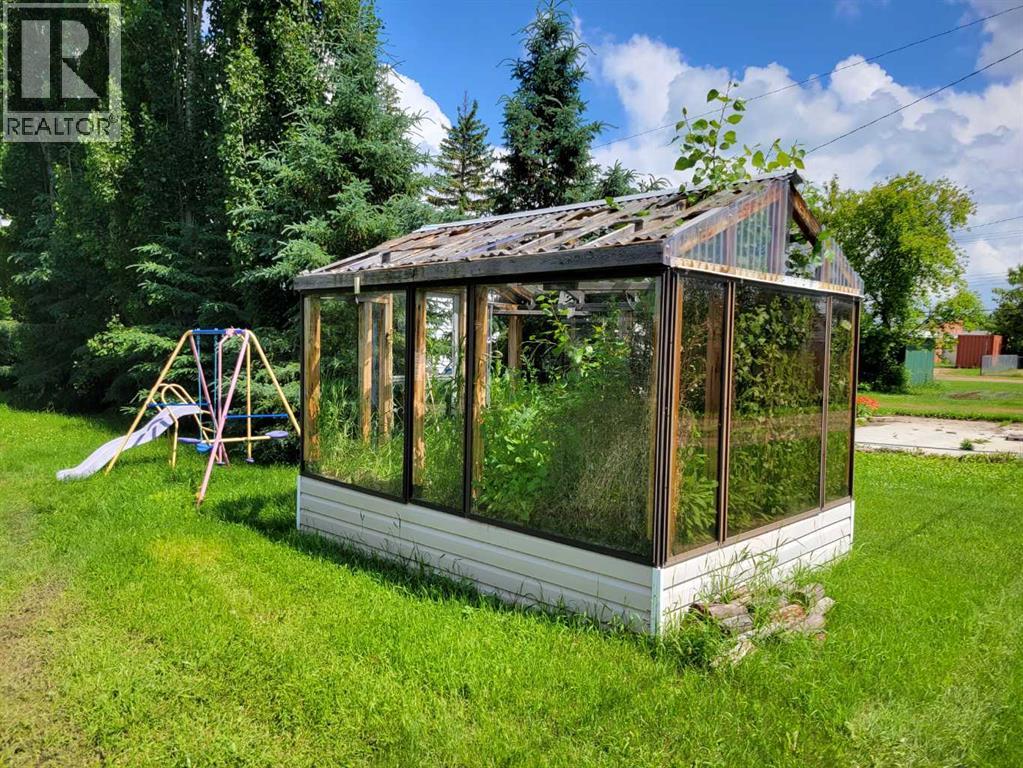 108 2 Avenue W Property Photo 45