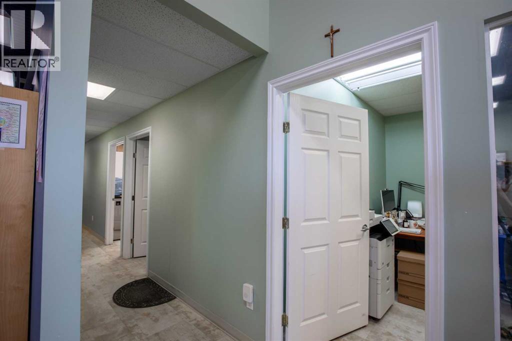 9815 115 Street Property Photo 9