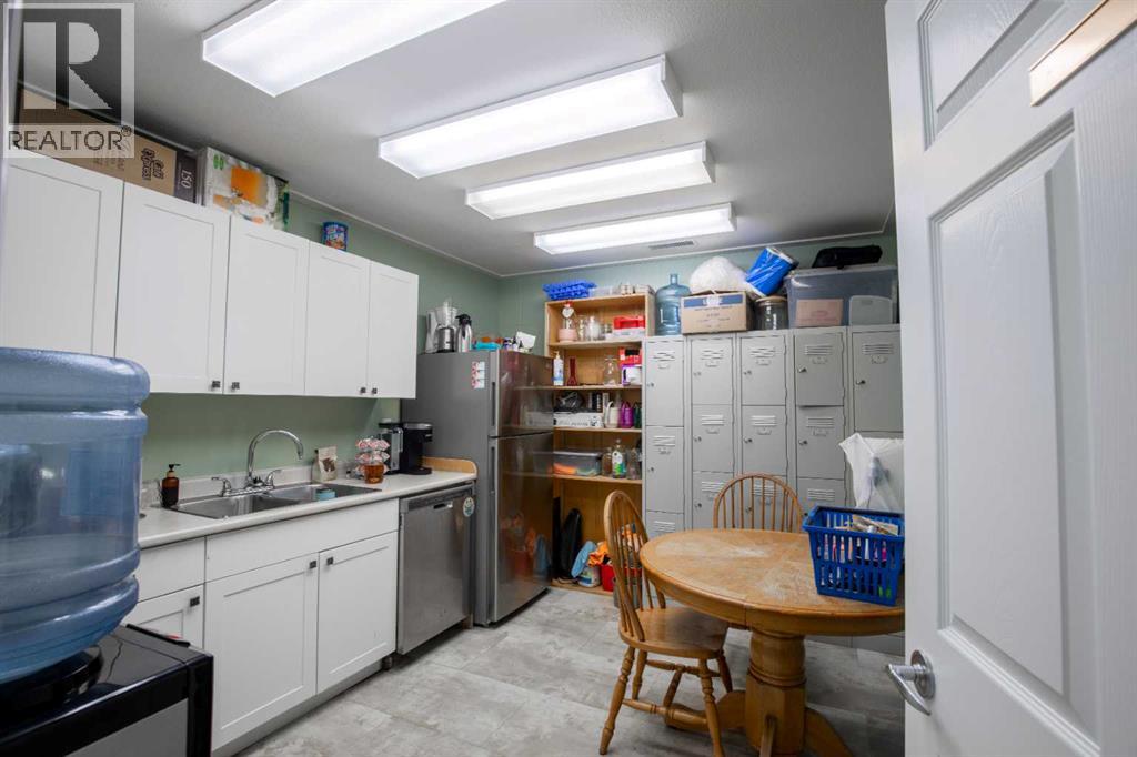 9815 115 Street Property Photo 11