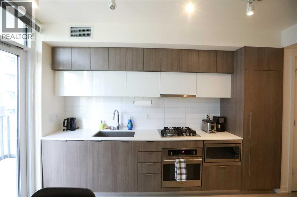 51 Waterfront Mews Southwest Property Photo 8