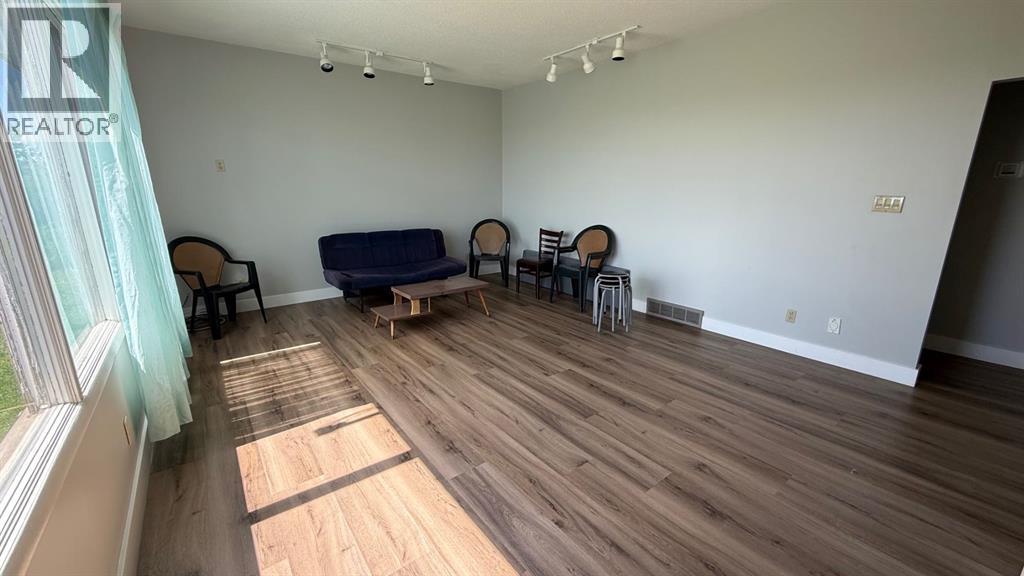 171076 9 Highway Property Photo 10