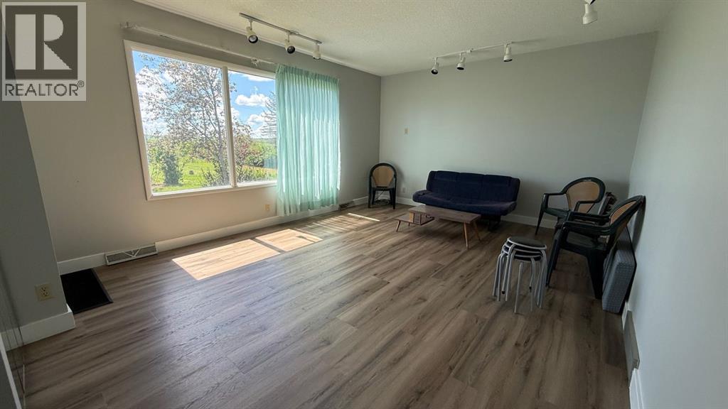 171076 9 Highway Property Photo 11