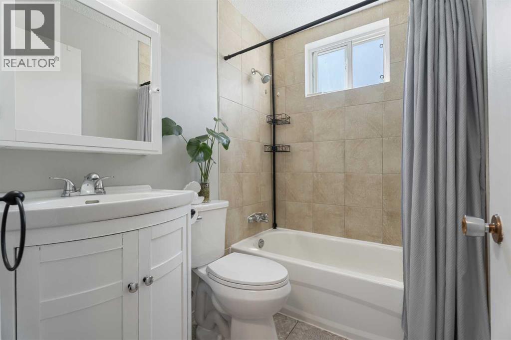 3809 45 Street Southwest Property Photo 8