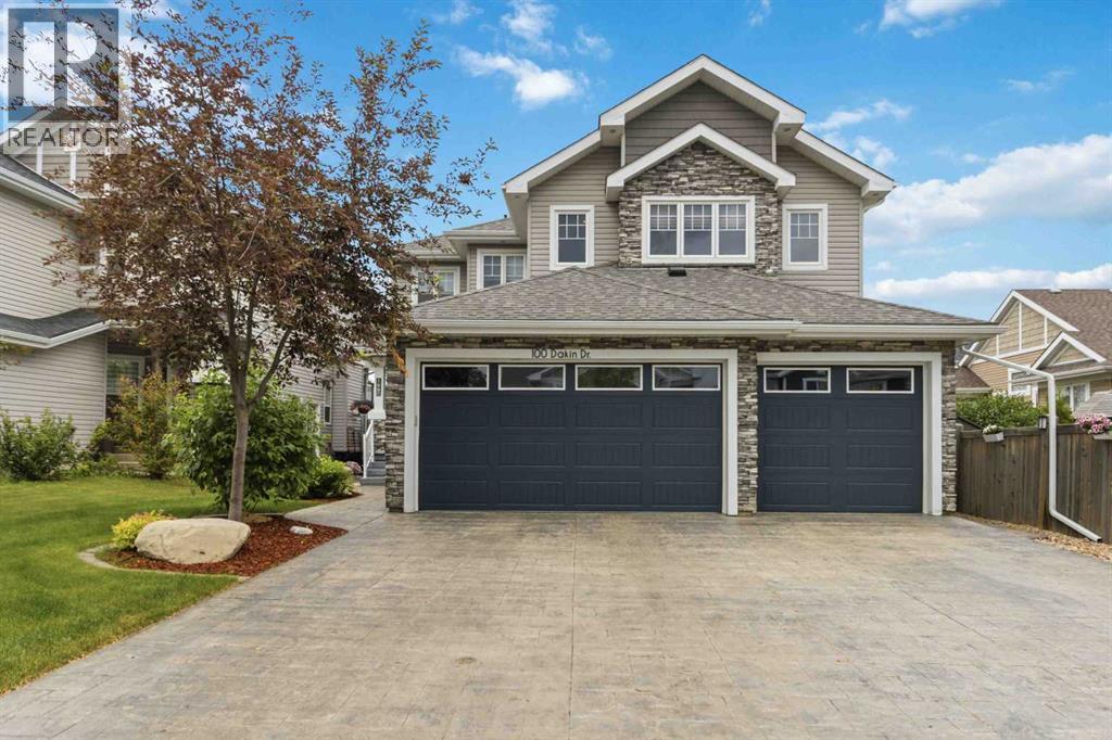 100 Dakin Drive Property Photo 1