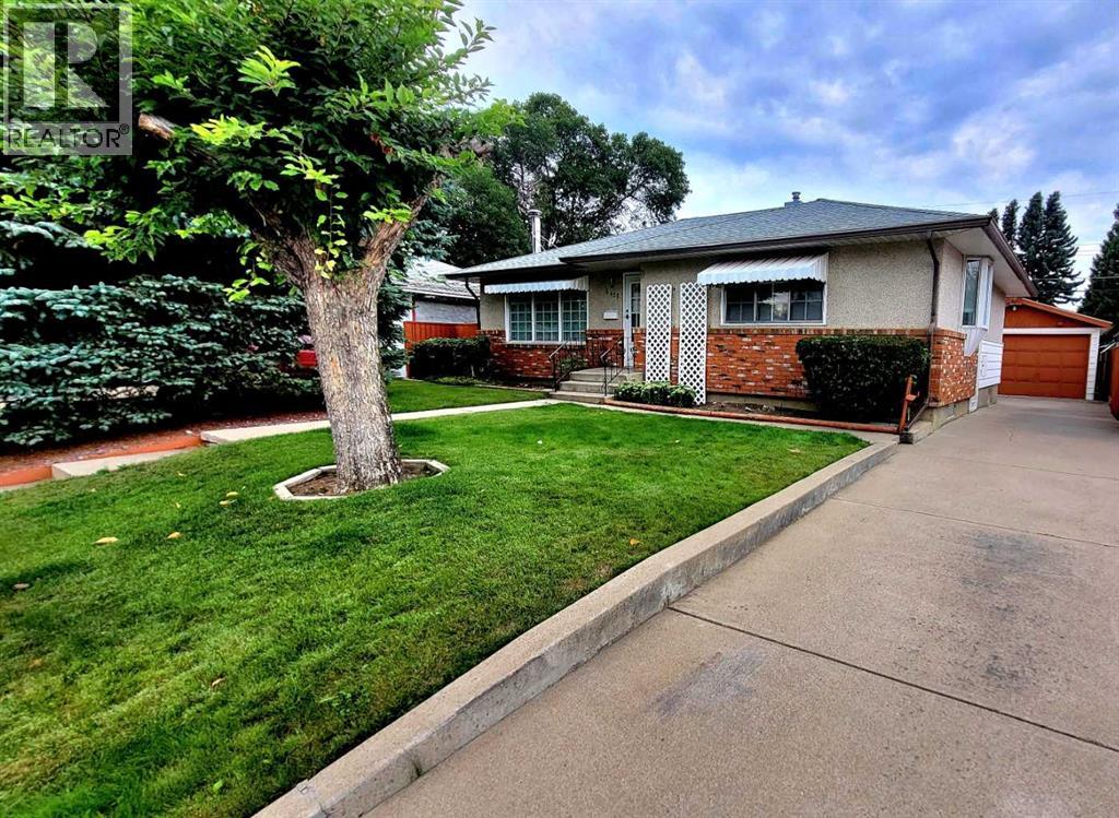 2435 7 Avenue N Property Photo 3