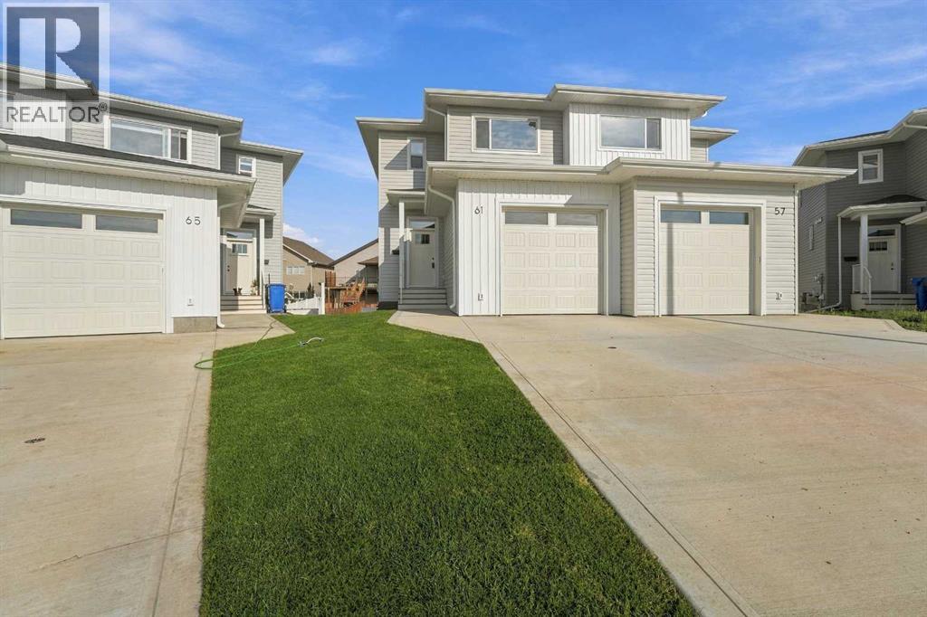 61 Pinnacle Close Property Photo 1