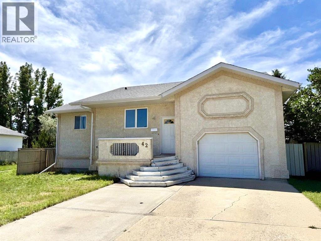 42 Mt Backus Crescent W Property Photo 1