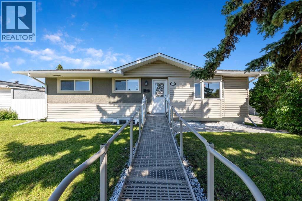 629 Agate Crescent Se Property Photo 1