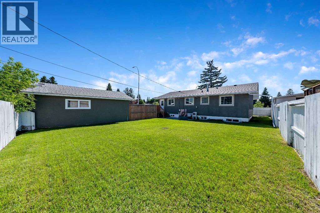 629 Agate Crescent Se Property Photo 2