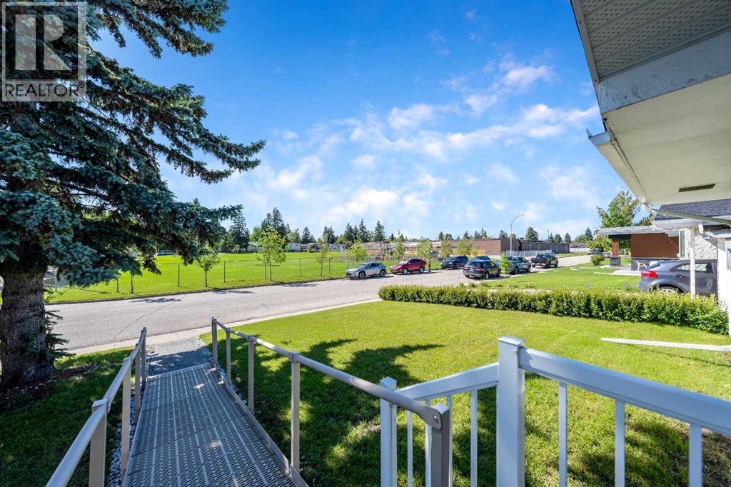 629 Agate Crescent Se Property Photo 3