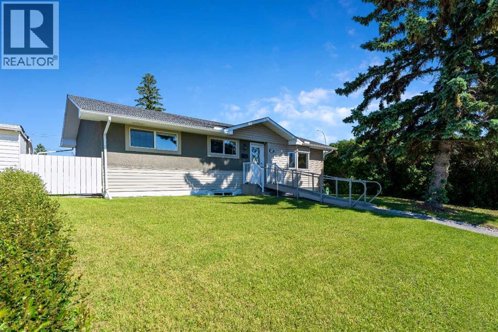 629 Agate Crescent Se Property Photo 4